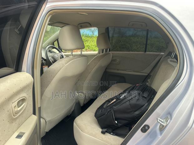 Toyota Vitz 1.0 FWD 5dr 2010 Silver