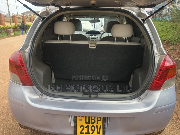 Toyota Vitz 1.0 FWD 5dr 2010 Silver