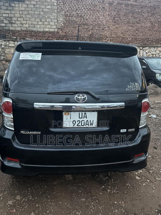 Toyota Corolla Rumion Hatchback 1.8 AWD 2011 Matt Black