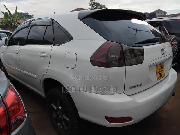Toyota Harrier 2006 White