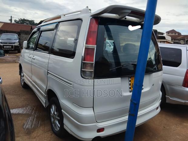 Toyota TownAce Noah 1999 White