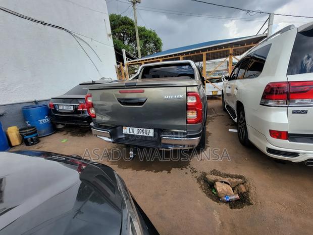 Toyota Hilux 2016 Green