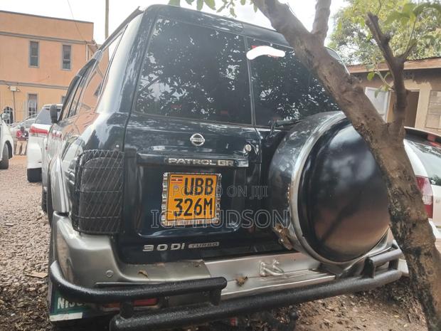 Nissan Patrol 2004 Black