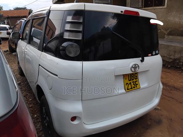 Toyota Sienta 2007 White