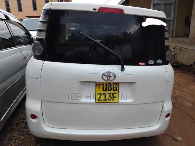 Toyota Sienta 2007 White