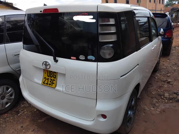 Toyota Sienta 2007 White