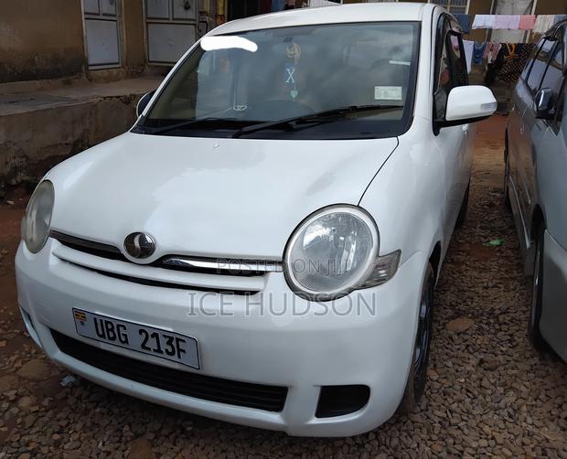 Toyota Sienta 2007 White