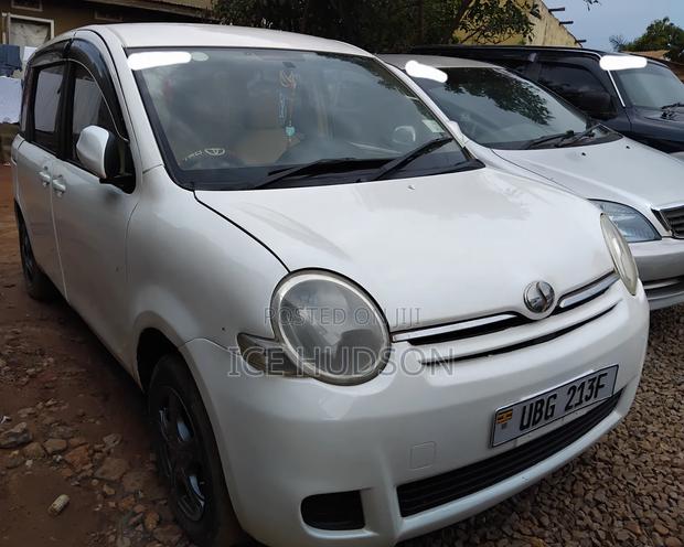 Toyota Sienta 2007 White