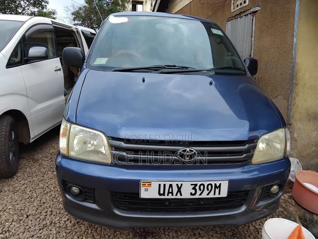Toyota TownAce Noah 2001