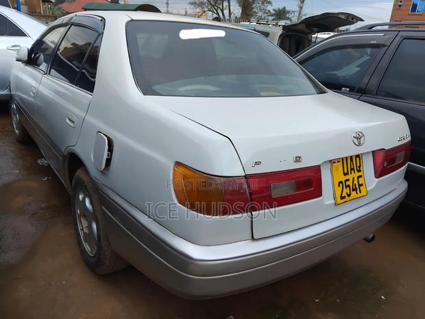 Toyota Corona Premio 2000 White