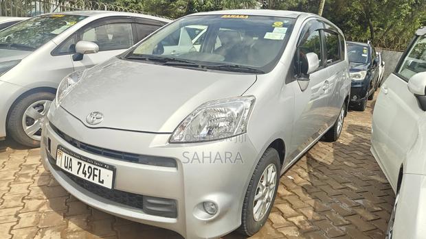 Toyota Passo Sette 2011 Silver