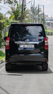 Toyota Noah 2.0 143hp AWD (7 Seater) 2011 Black for sale
