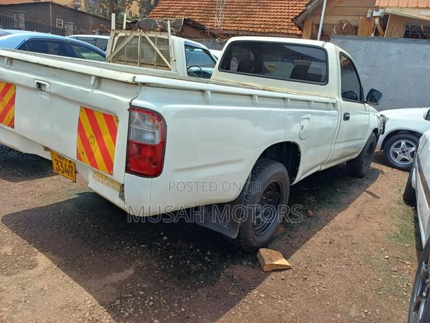 Toyota Hilux 1998 White