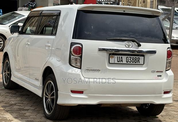 Toyota Corolla Rumion Hatchback 1.5 FWD 2012 White