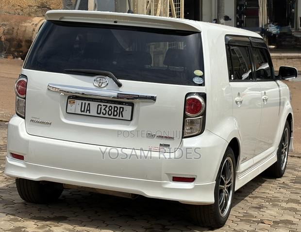 Toyota Corolla Rumion Hatchback 1.5 FWD 2012 White