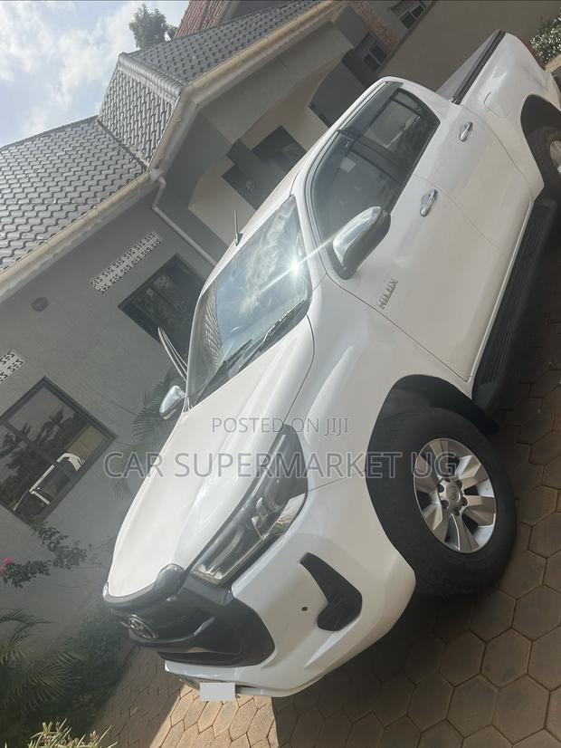 Toyota Hilux 2021 White