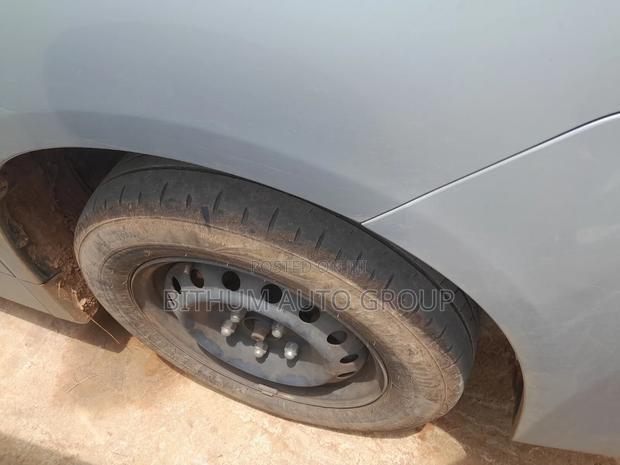 Toyota Voxy V 2WD 7-Seater 2012 Silver