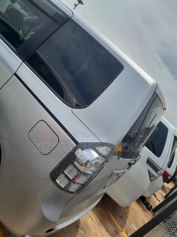Toyota Voxy V 2WD 7-Seater 2012 Silver