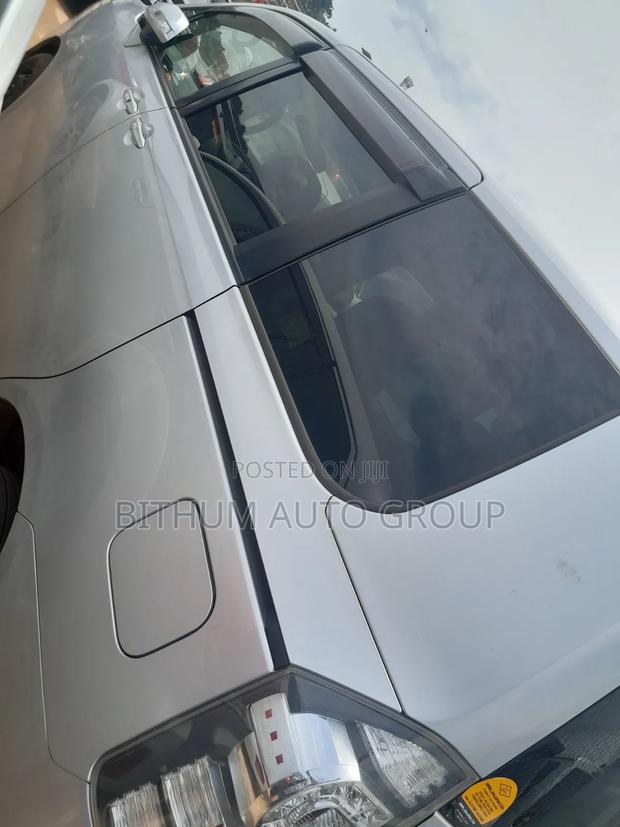Toyota Voxy V 2WD 7-Seater 2012 Silver