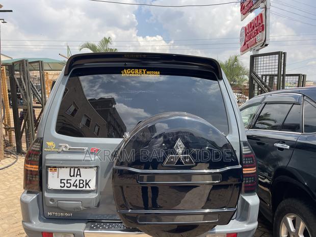 Mitsubishi Pajero 2009 Gray