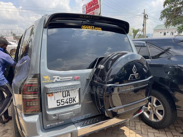 Mitsubishi Pajero 2009 Gray