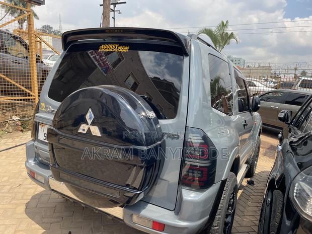 Mitsubishi Pajero 2009 Gray