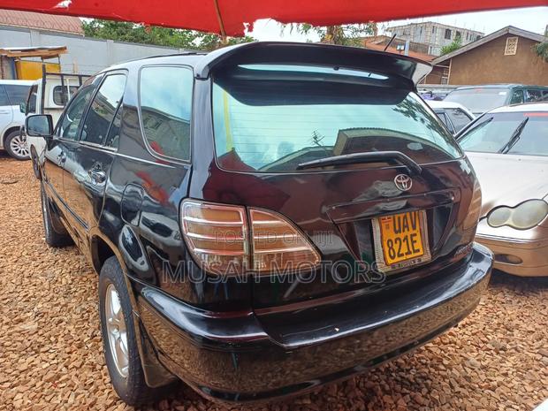 Toyota Harrier 3.0 V6 2001 Black