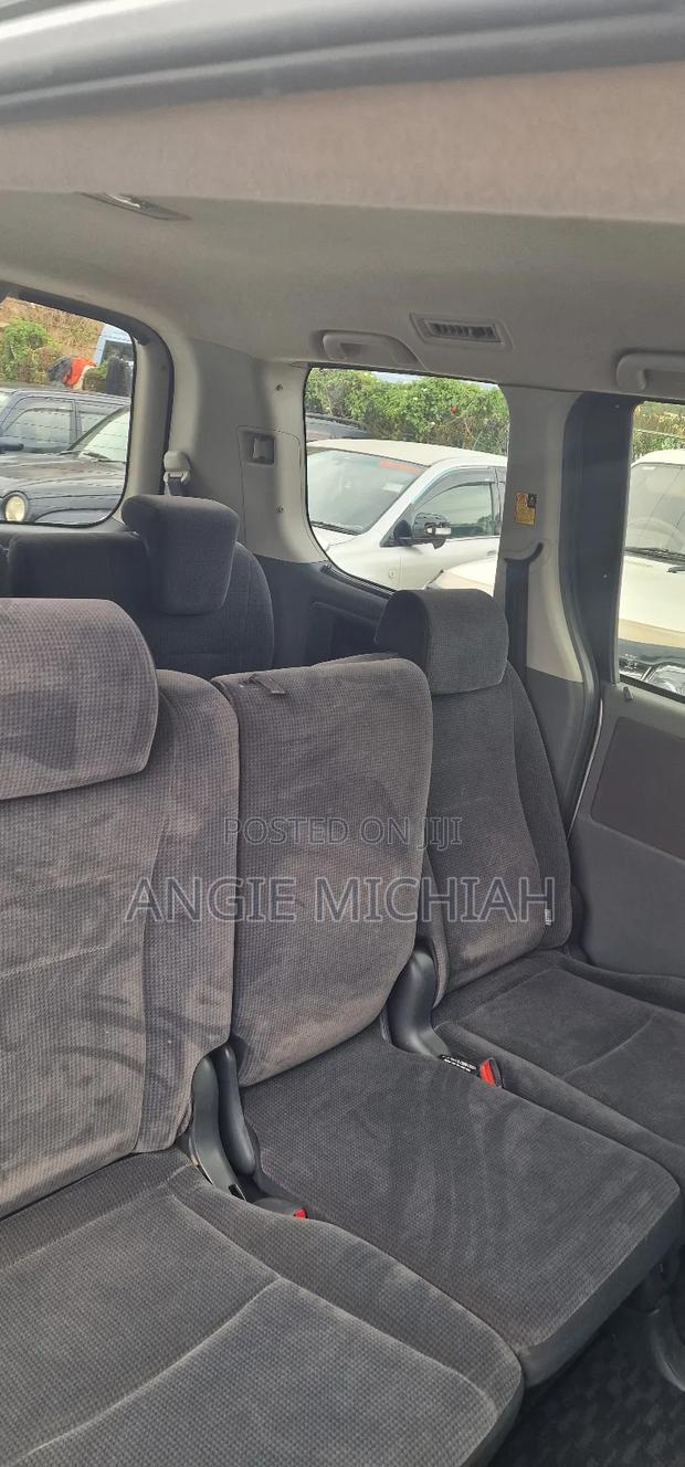 Toyota Noah 2.0 143hp AWD (8 Seater) 2010 White