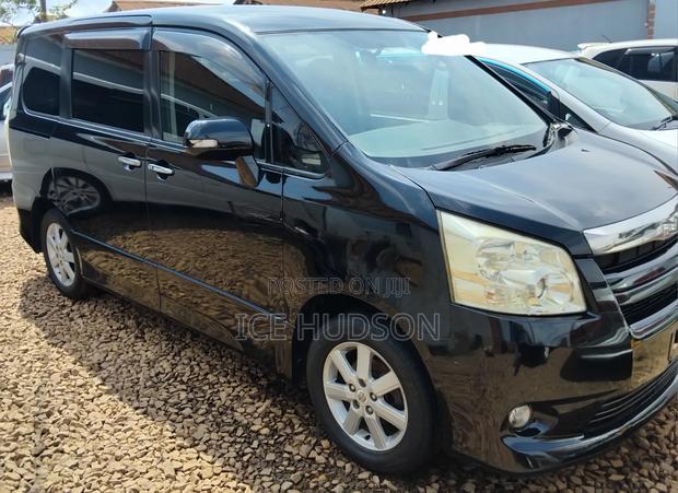 Toyota Noah 2010 Black