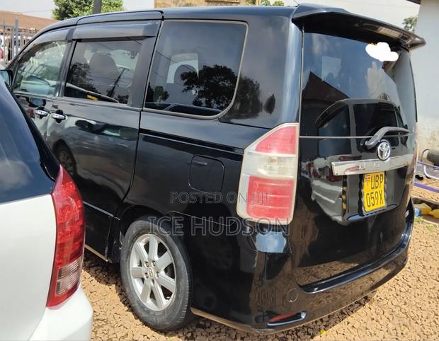 Toyota Noah 2010 Black
