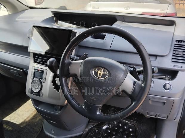 Toyota Noah 2010 Black