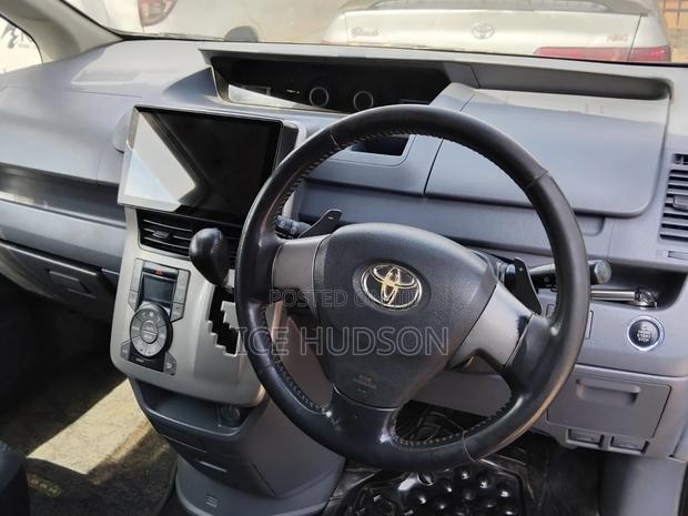 Toyota Noah 2010 Black