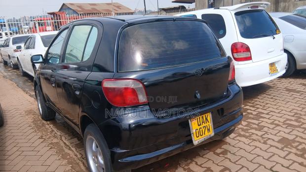 Toyota Vitz 2002 Black