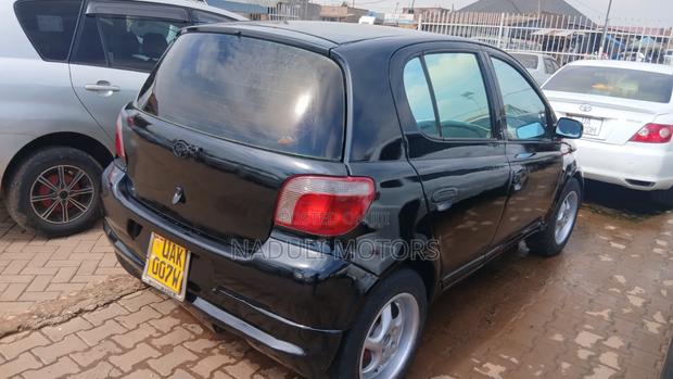 Toyota Vitz 2002 Black