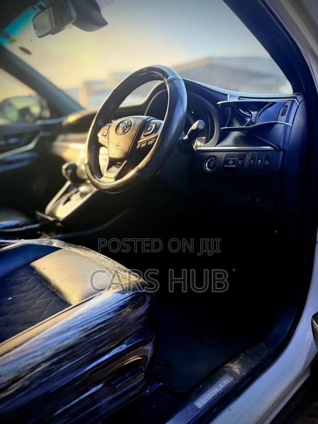 Toyota Harrier 2.0 2018 White