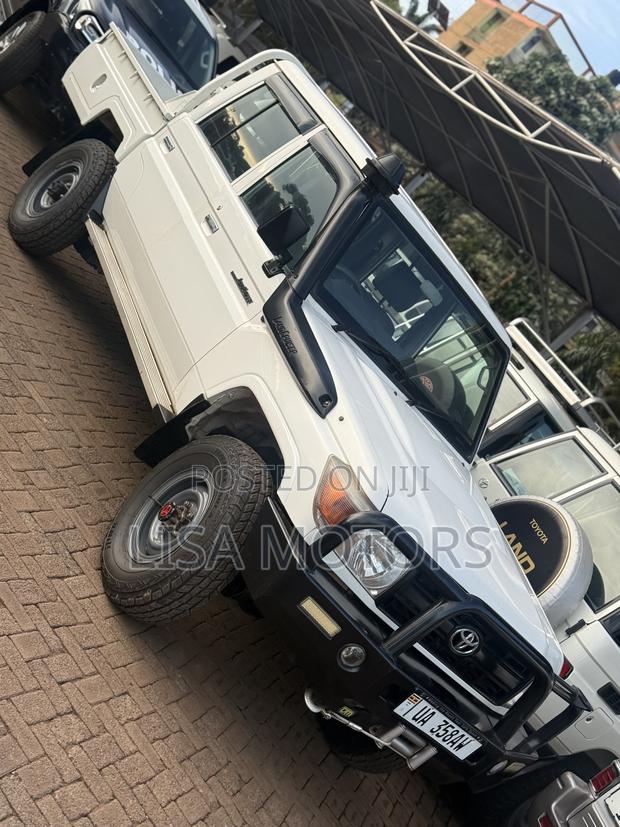 Toyota Land Cruiser 4.0 V6 GL 2015 White