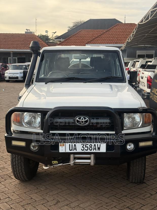 Toyota Land Cruiser 4.0 V6 GL 2015 White