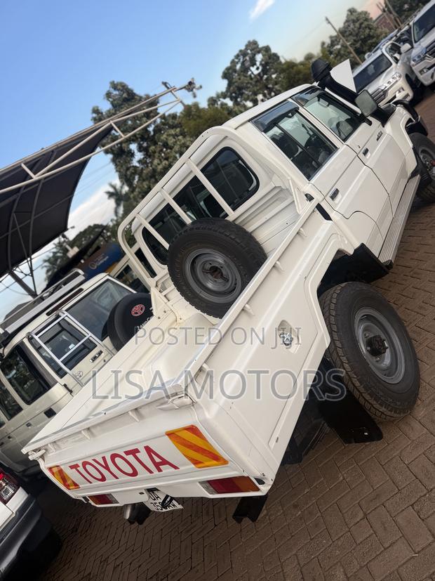 Toyota Land Cruiser 4.0 V6 GL 2015 White
