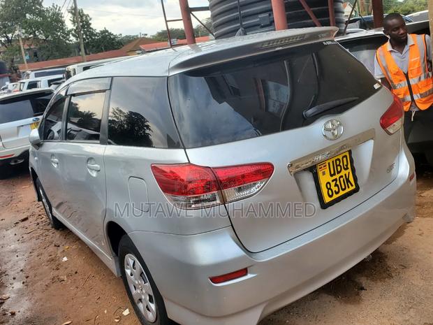 Toyota Wish 2010 Silver