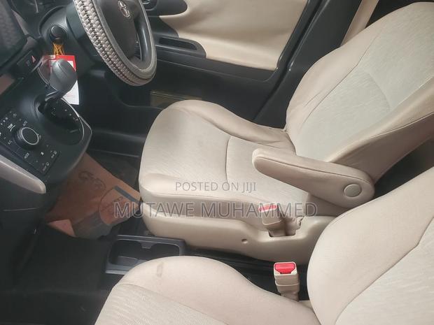 Toyota Wish 2010 Silver