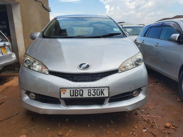 Toyota Wish 2010 Silver