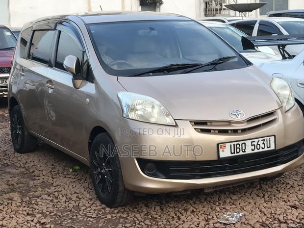 Toyota Passo Sette 2009 Gold