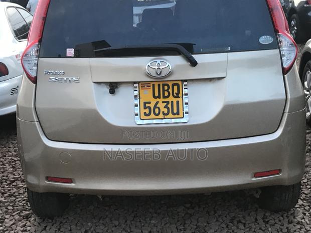 Toyota Passo Sette 2009 Gold