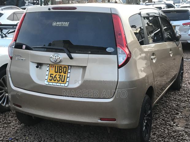 Toyota Passo Sette 2009 Gold