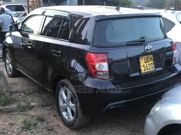 Toyota IST 2009 Maroon