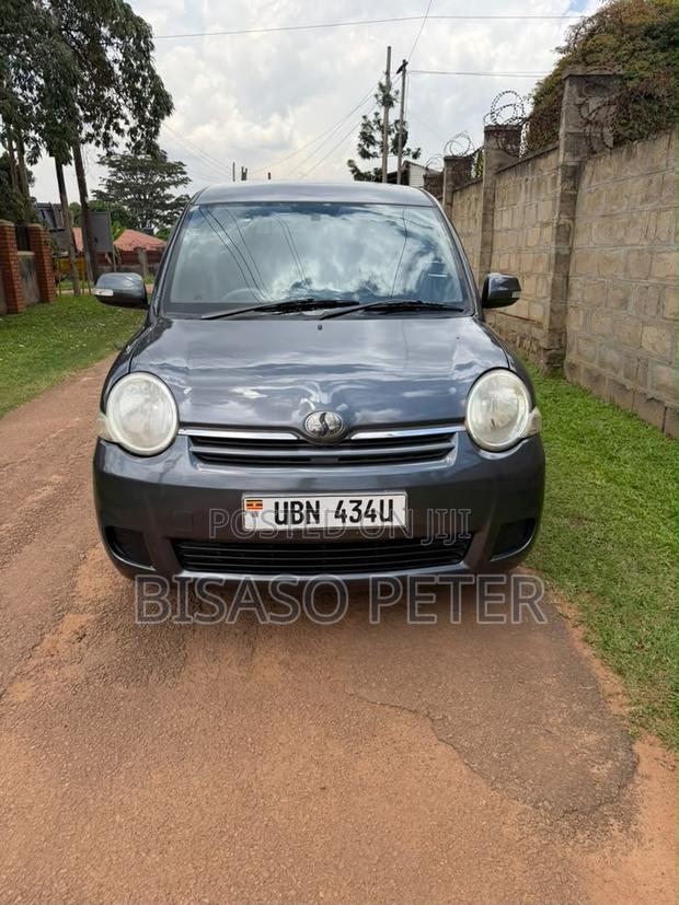 Toyota Sienta 2008 Gray