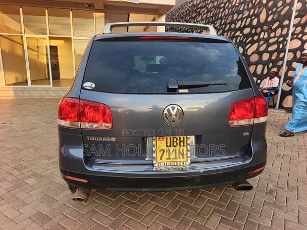Volkswagen Touareg 2009 Gray
