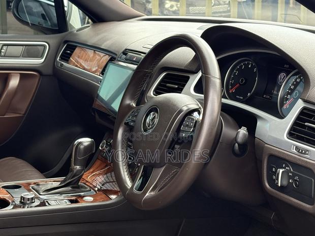 Volkswagen Touareg VR6 Lux 2012 Silver