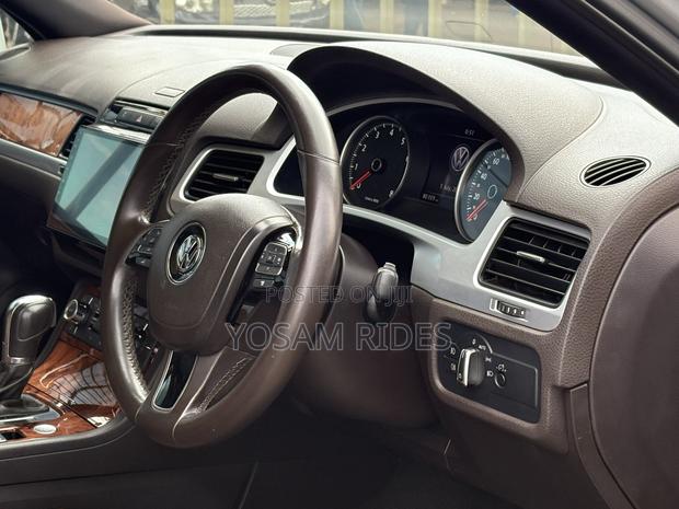 Volkswagen Touareg VR6 Lux 2012 Silver
