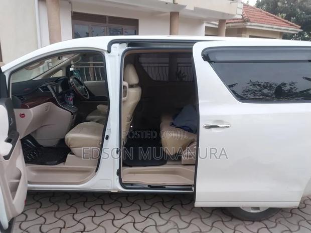 Toyota Alphard 2.4 Petrol FWD 2011 White
